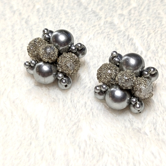 Vintage 50's Elegant Silvertone Faux Pearl Cluster Clip Earrings -Made in Japan - Picture 7 of 7